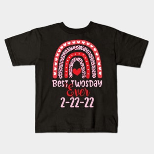 happy twosday 2 22 22 heart Happy Twosday 2022, February 2nd 2022 - 2-22-22 Kids T-Shirt